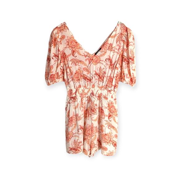 Express Ivory and Coral Paisley Printed V-Neck Puff Sleeve‎ Romper Size Small - Picture 2 of 8